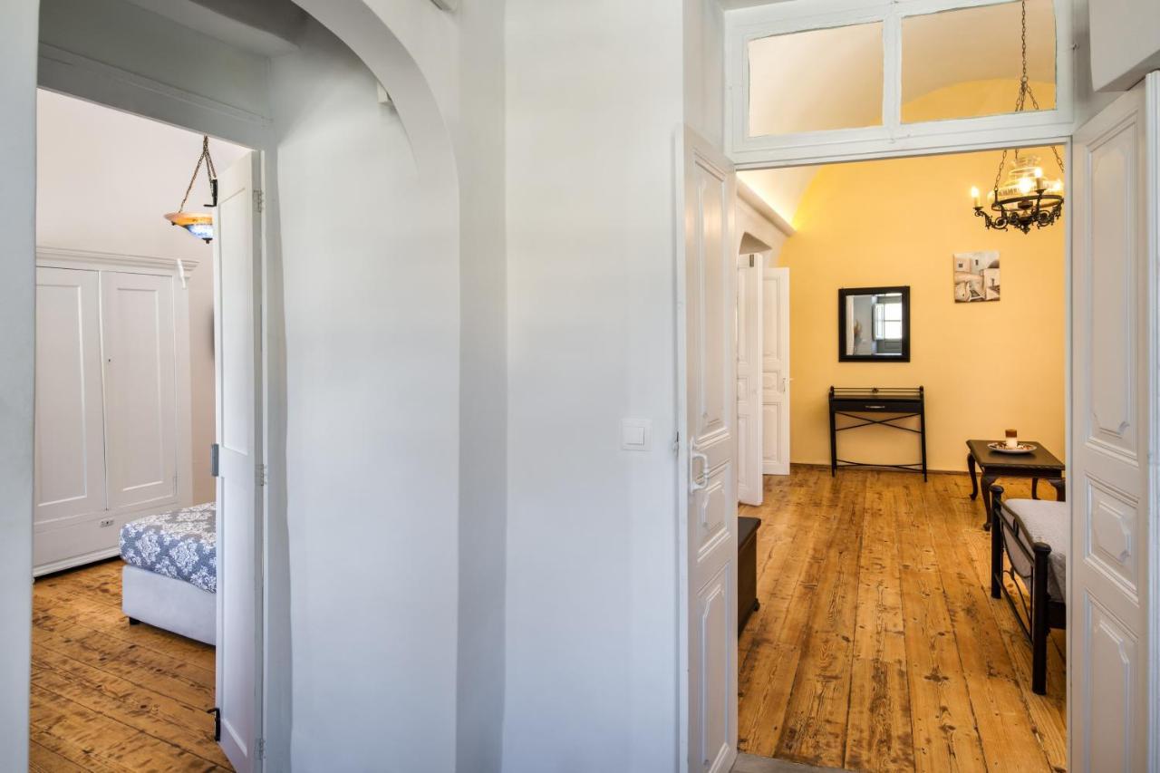 450 Years Castle House For 2-5 People/Jacuzzi Villa Emporio  Luaran gambar